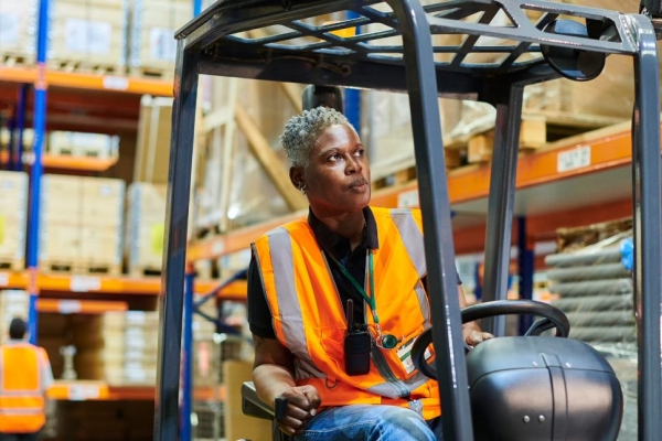 Image for article '8 ways to improve communication with deskless workers'